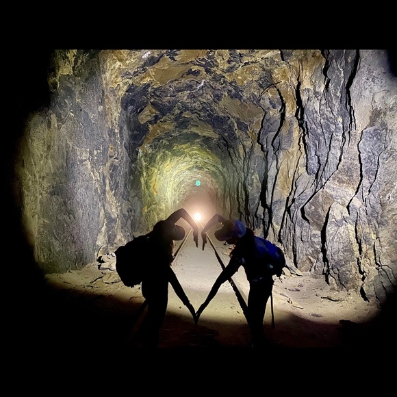 Hi! Welcome to my closet! I am Aileen ❤️ - Picture 4 of 16